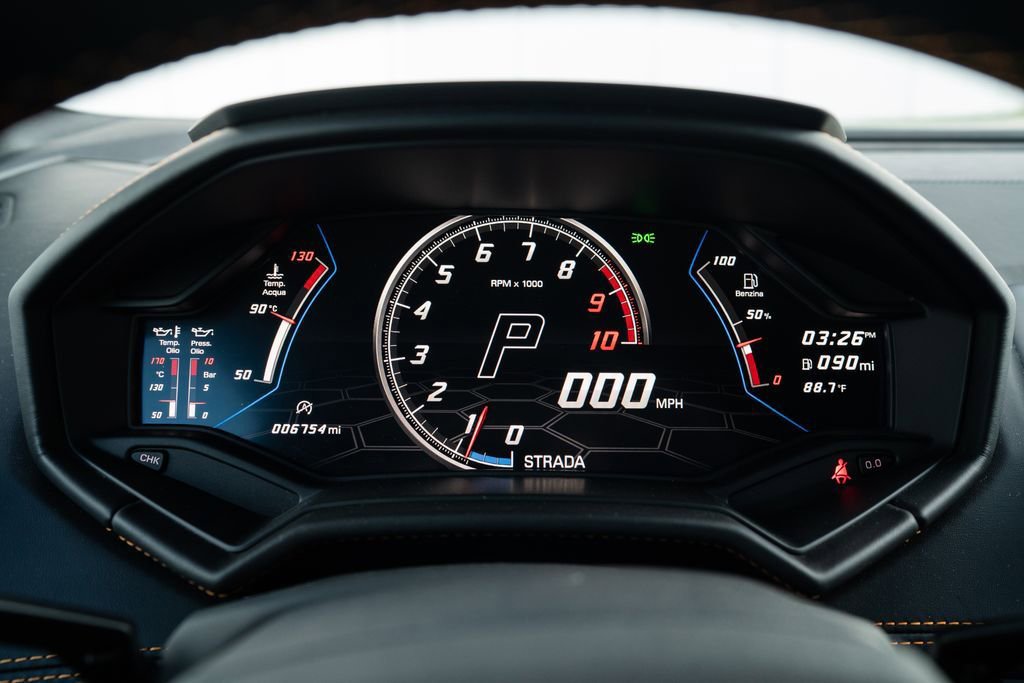 Used 2021 Lamborghini Huracan EVO image 19