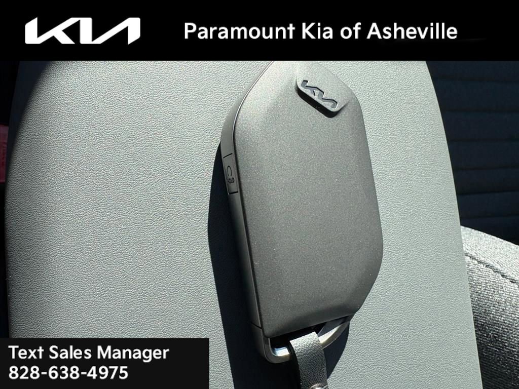 New 2025 Kia K4 EX image 28