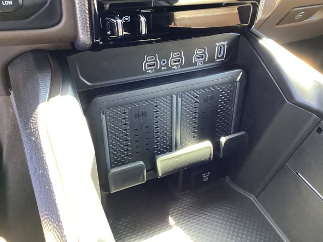 Used 2025 RAM 2500 Limited AWD/4WD image 19