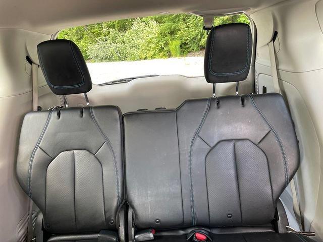 Used 2021 Chrysler Pacifica Touring-L FWD image 20