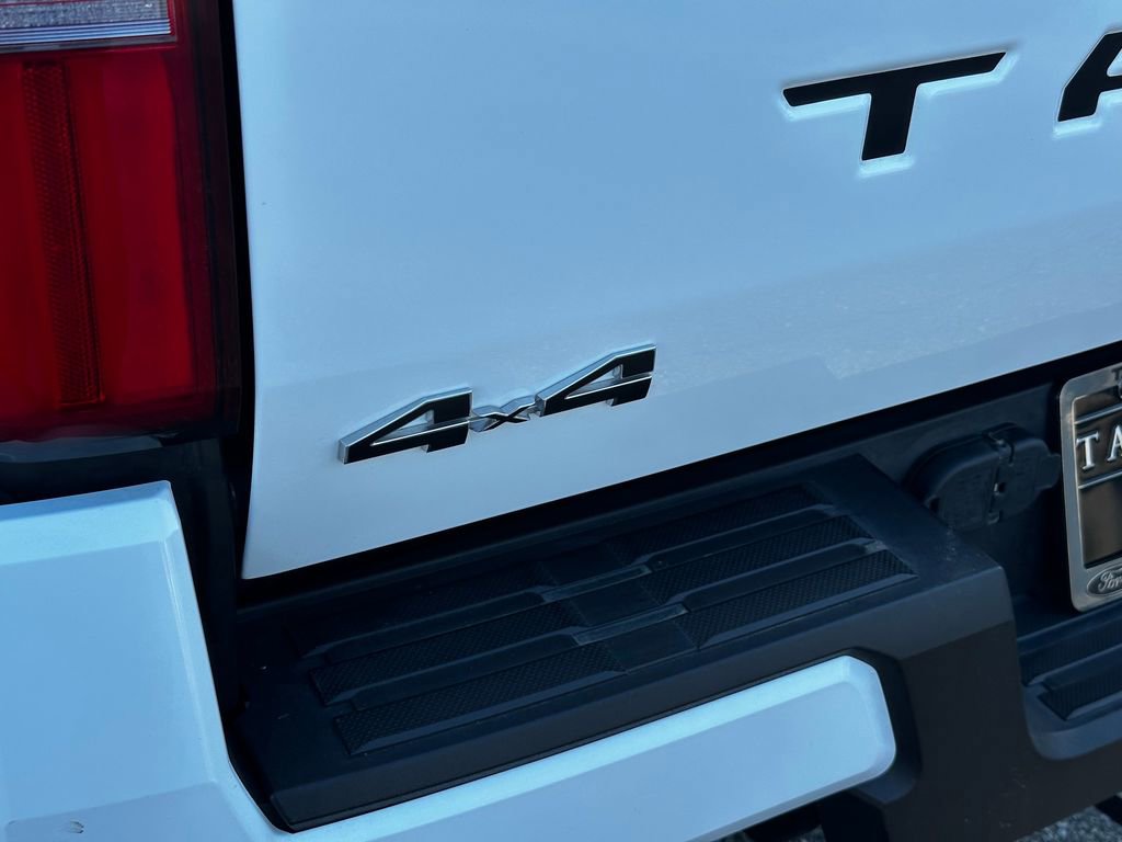Used 2025 Toyota Tacoma SR5 image 15
