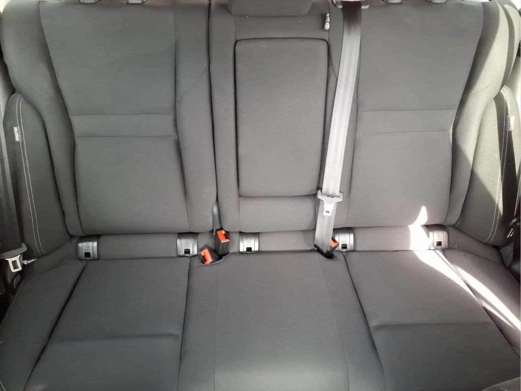 Used 2025 Nissan Rogue S FWD image 17
