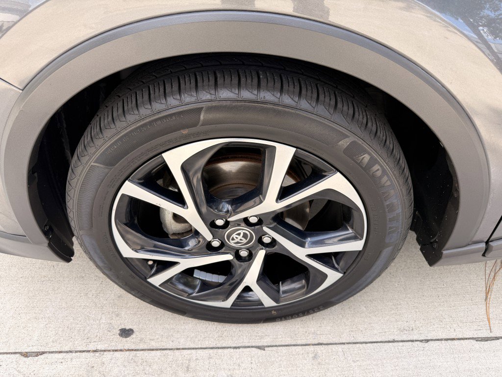 Used 2018 Toyota C-HR XLE FWD image 10