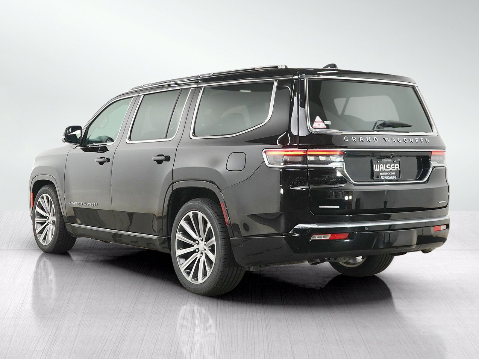 Used 2022 Jeep Grand Wagoneer Series II AWD/4WD image 5
