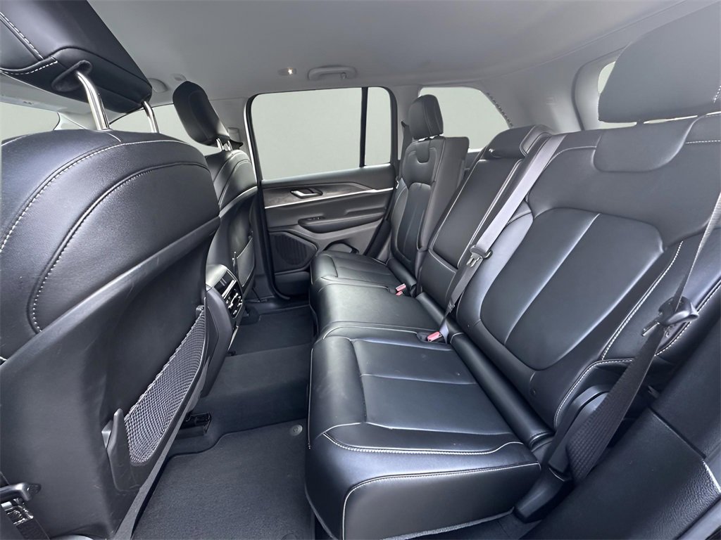 Used 2023 Jeep Grand Cherokee Limited image 24