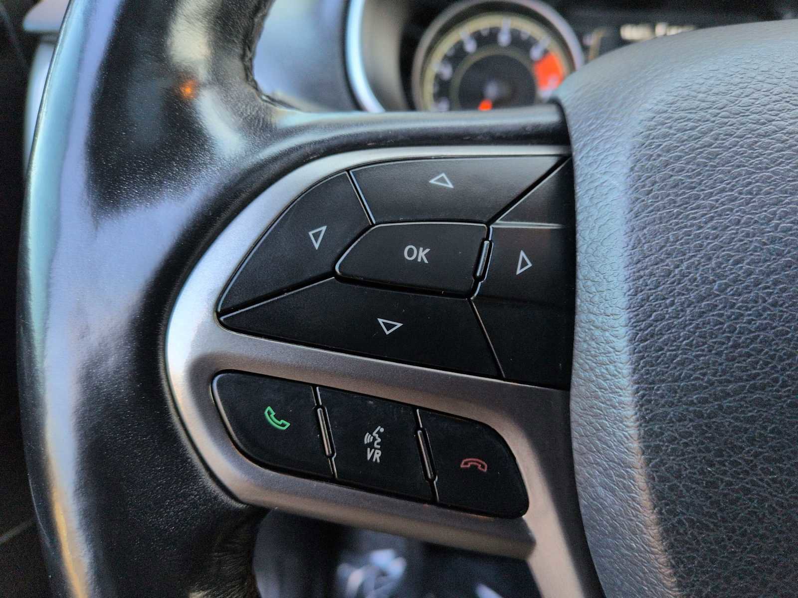 Used 2020 Jeep Cherokee Latitude Plus w/ Comfort/Convenience Group image 25