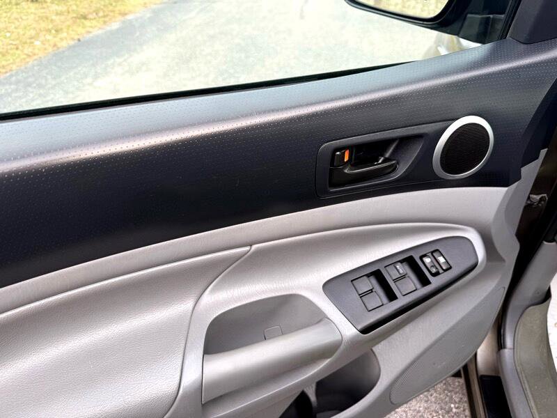 Used 2013 Toyota Tacoma Double Cab V6 4WD image 15