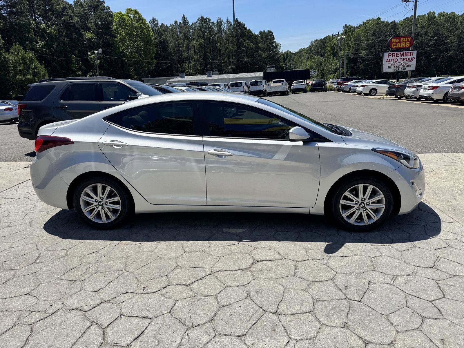 Used 2015 Hyundai Elantra SE w/ Option Group 02 FWD image 17