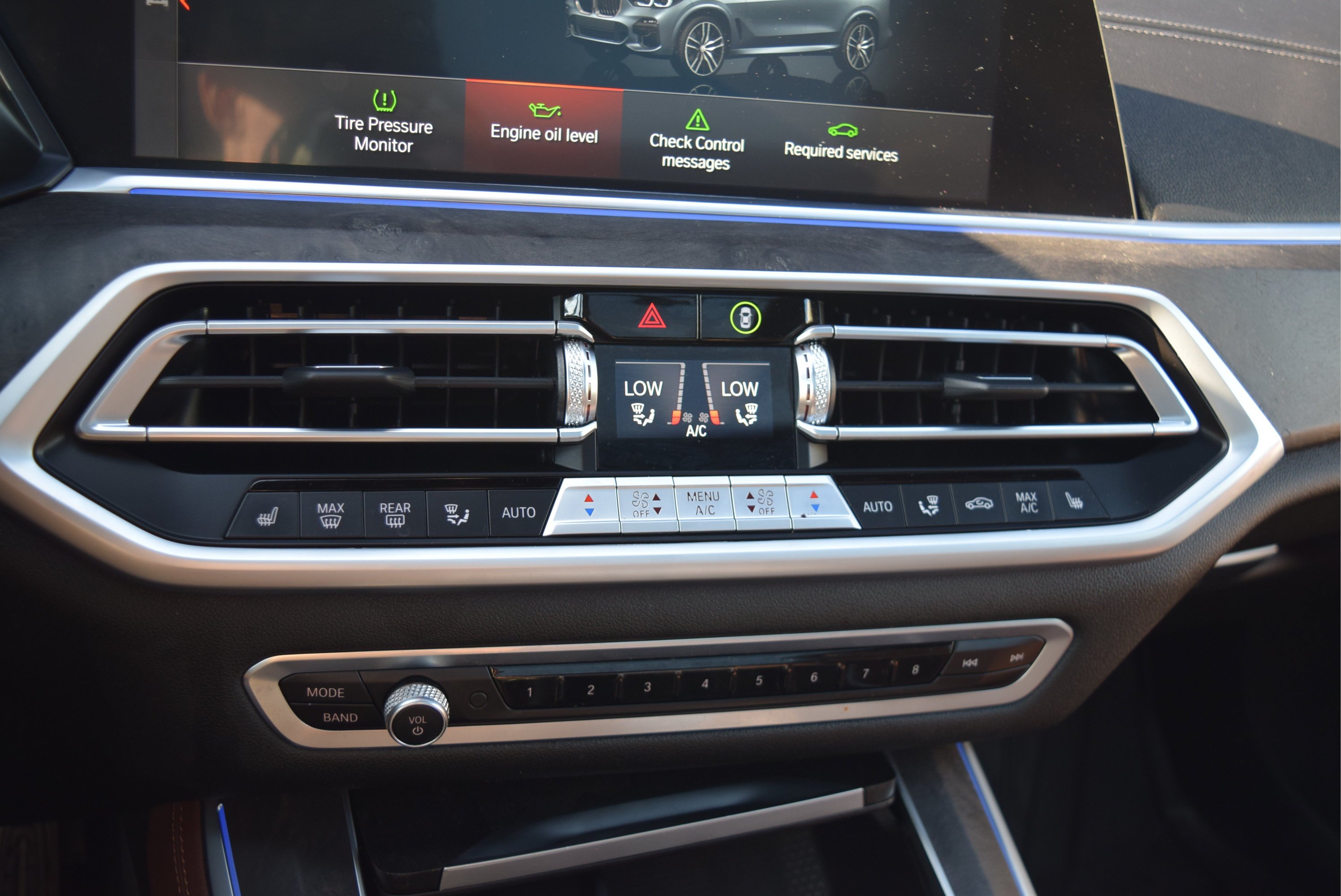 Used 2021 BMW X5 xDrive40i w/ M Sport Package AWD/4WD image 17