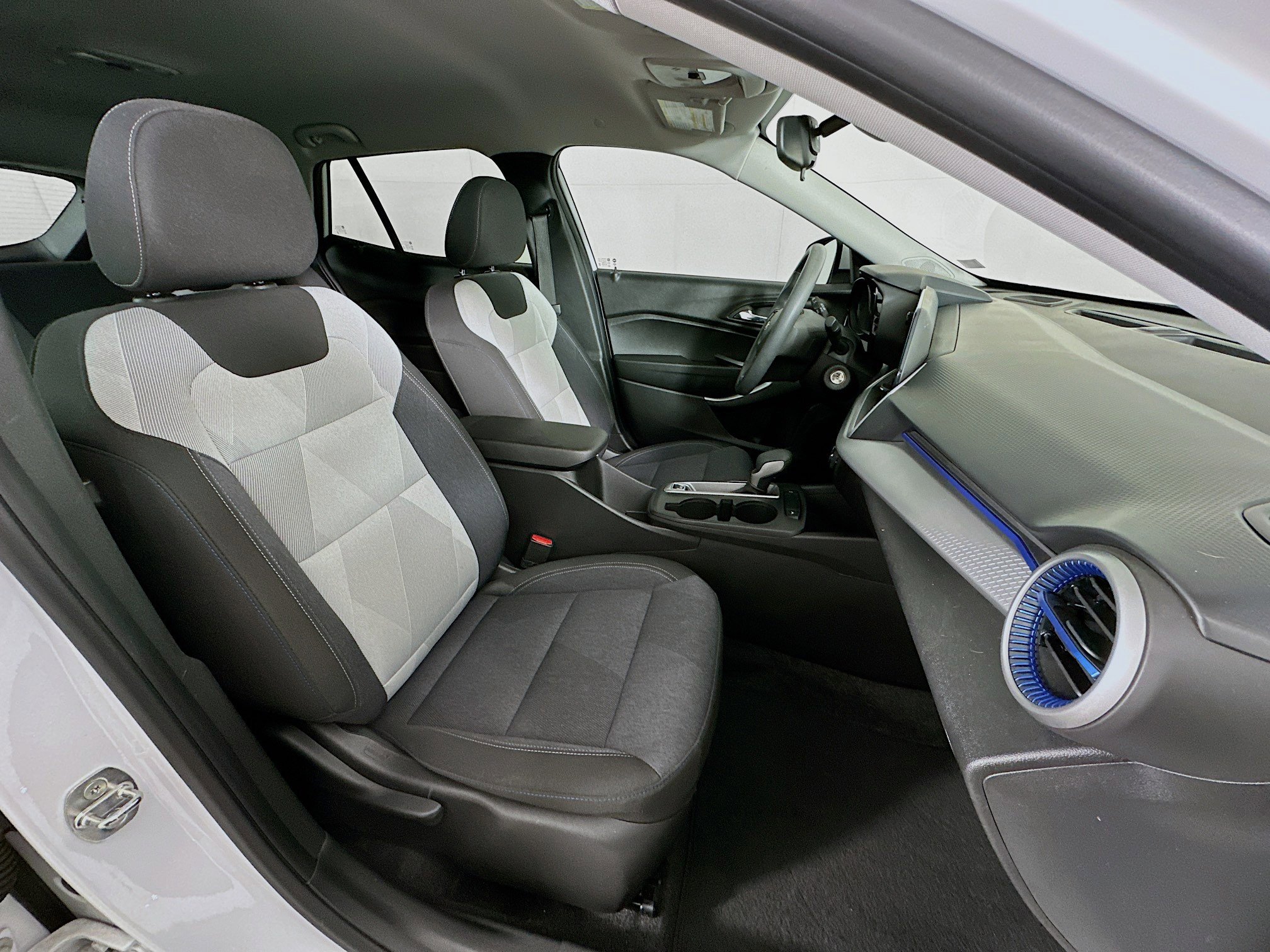 Used 2024 Chevrolet Trax LS w/ LS Convenience Package image 30