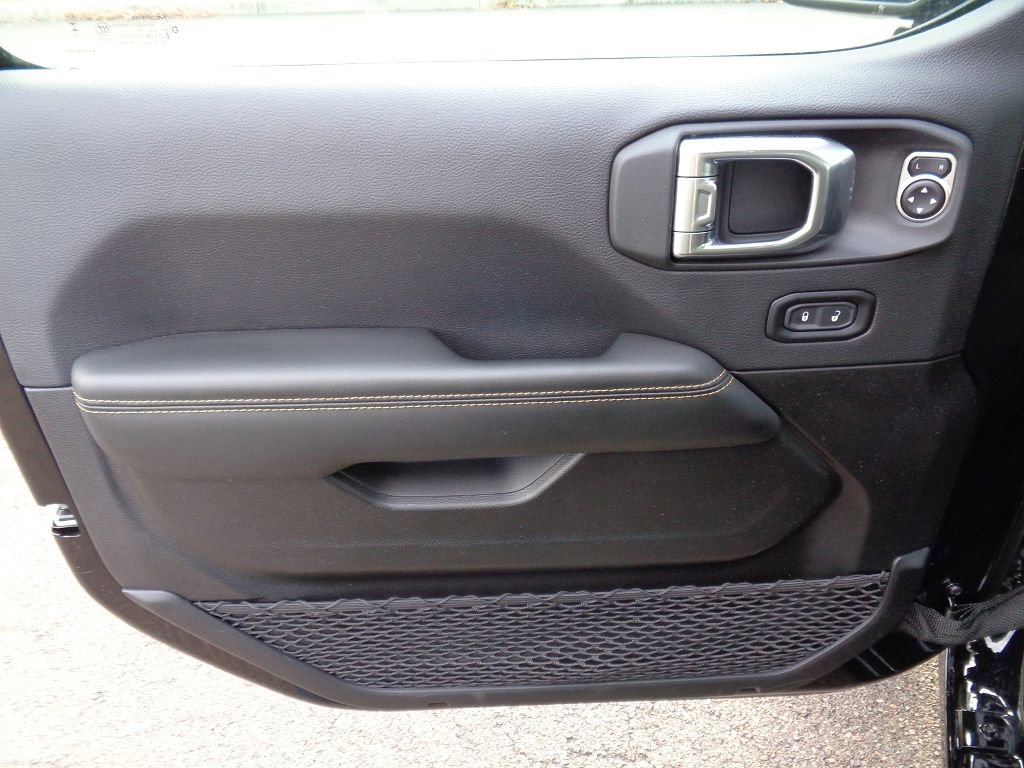 Certified 2025 Jeep Wrangler Unlimited Sahara w/ Safety Group image 7