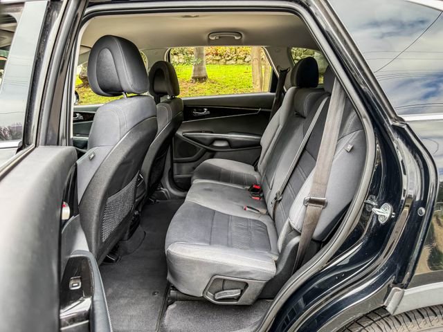 Used 2017 Kia Sorento LX image 9