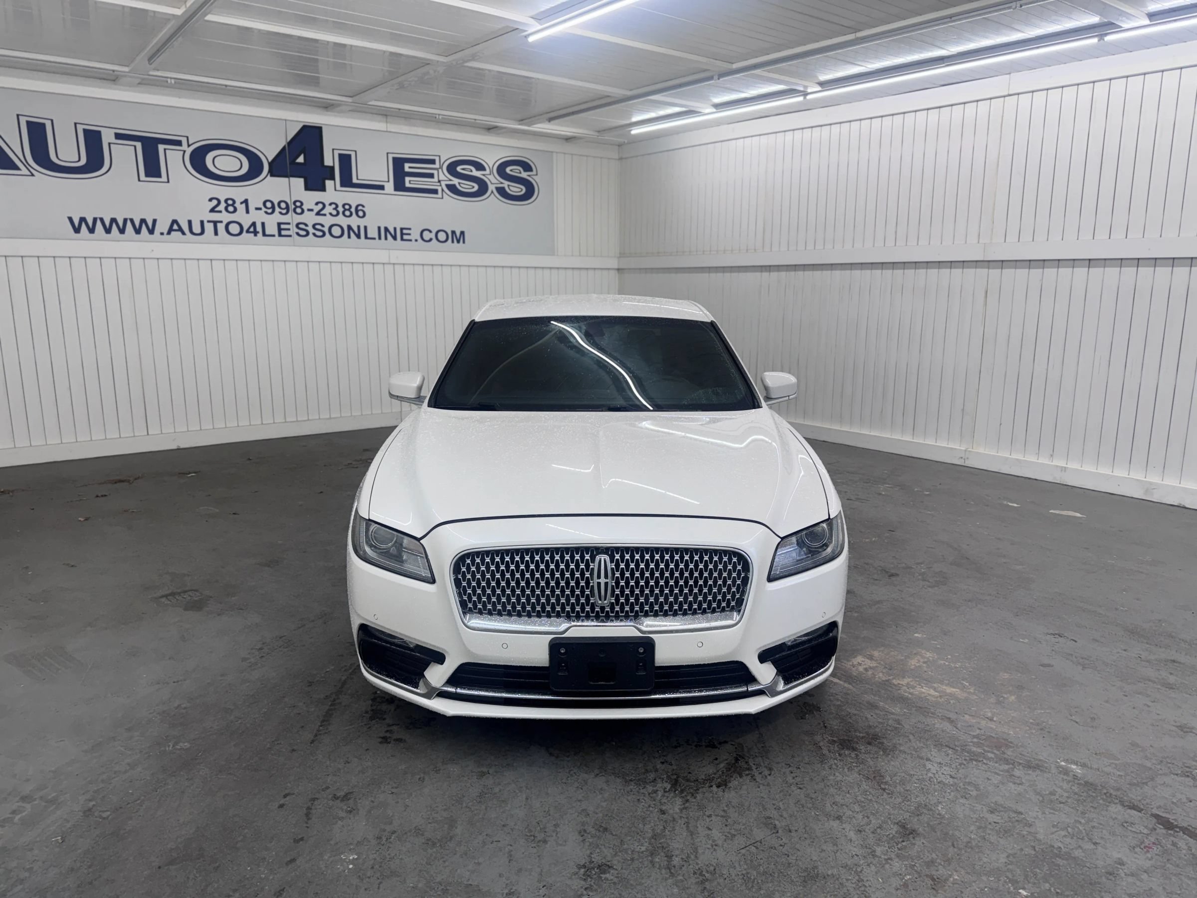 Used 2017 Lincoln Continental Premiere FWD image 2