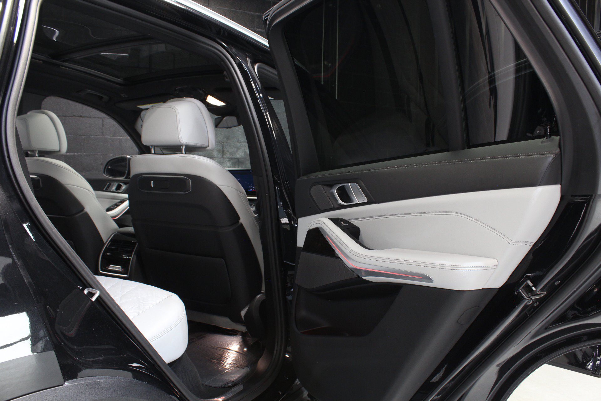 Used 2024 BMW X5 sDrive40i w/ Premium Package RWD image 43