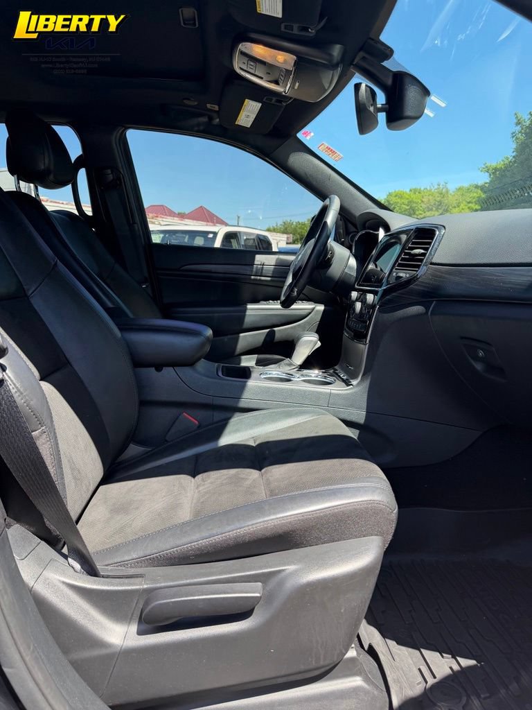 Used 2020 Jeep Grand Cherokee Altitude AWD/4WD image 9