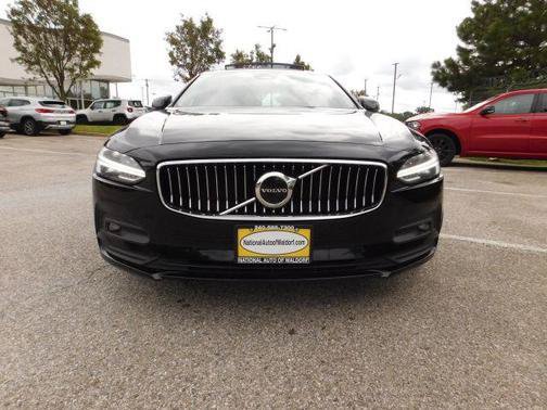 Used 2022 Volvo S90 B6 Momentum AWD/4WD image 4