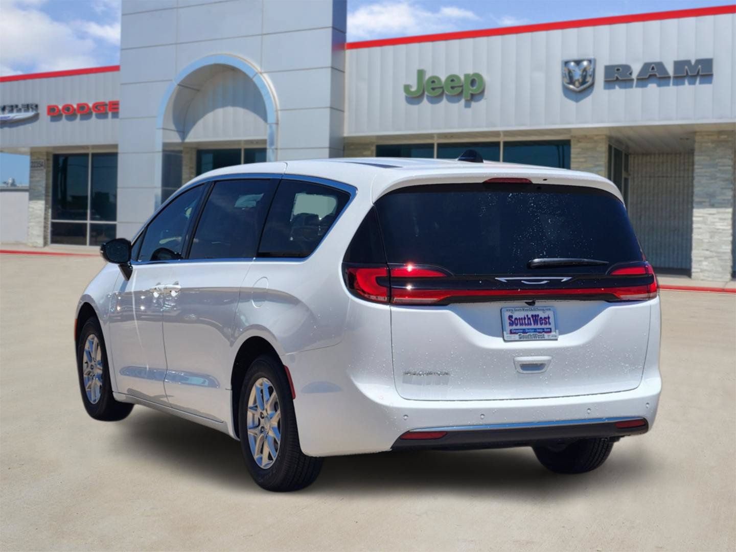 New 2027 Chrysler Pacifica Select w/ Family Tech Group FWD image 4