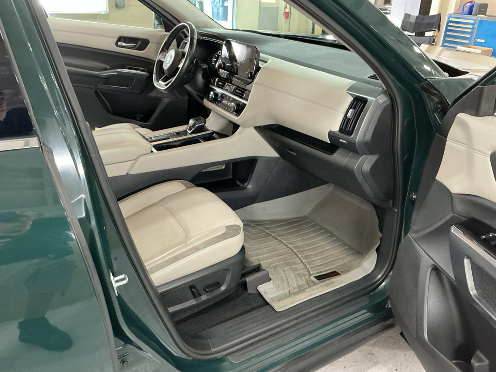 Used 2022 Nissan Pathfinder SL w/ SL Premium Package FWD image 16