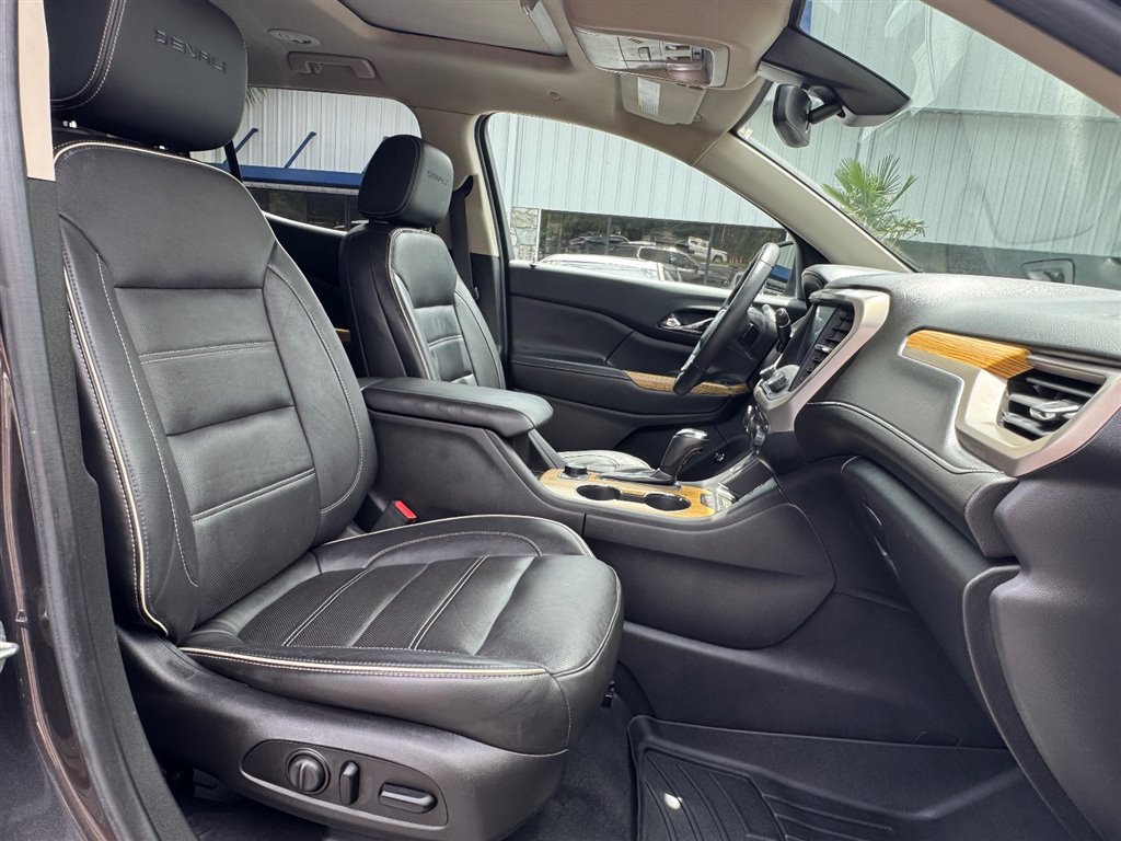 Used 2017 GMC Acadia Denali w/ Technology Package FWD image 19