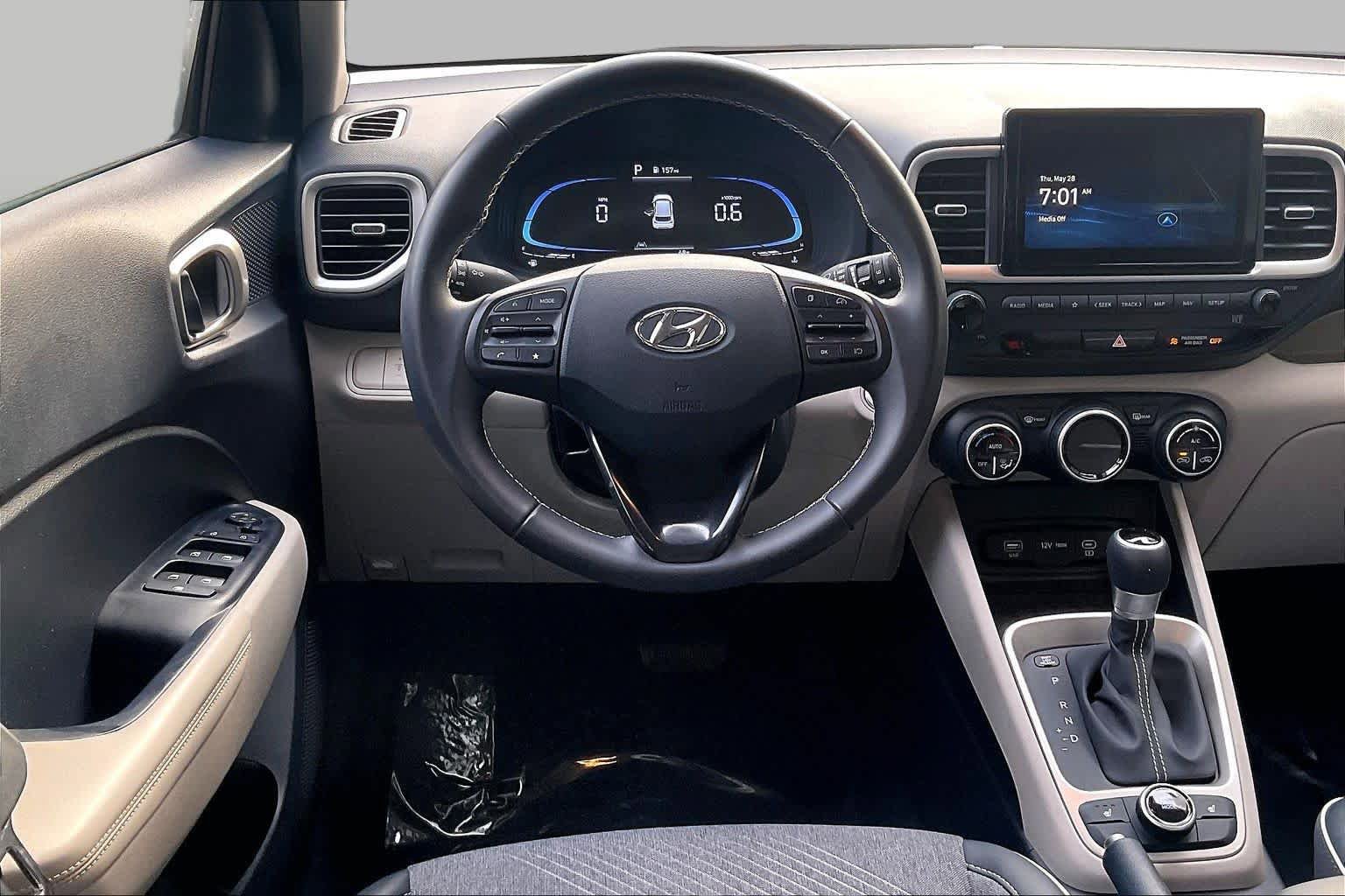 Certified 2025 Hyundai Venue Limited FWD image 6