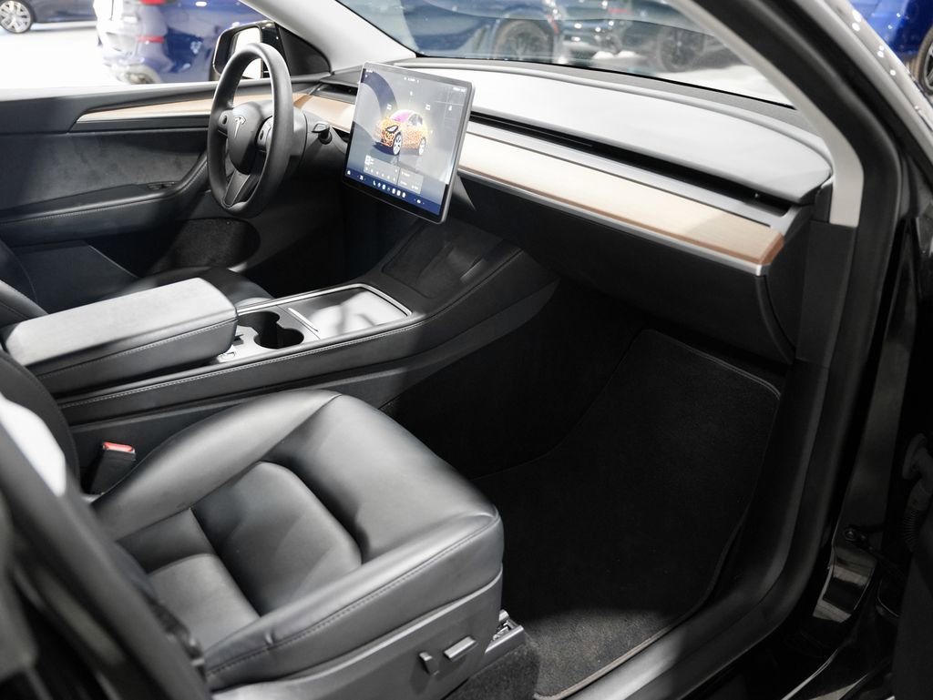 Used 2024 Tesla Model Y Long Range AWD/4WD image 23