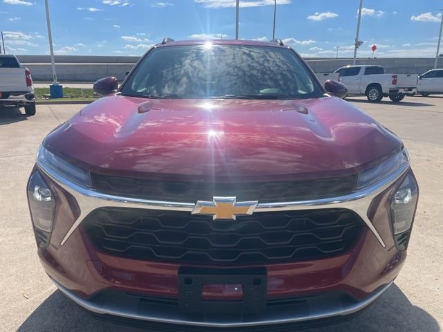 Used 2025 Chevrolet Trax LT w/ LT Convenience Package image 2