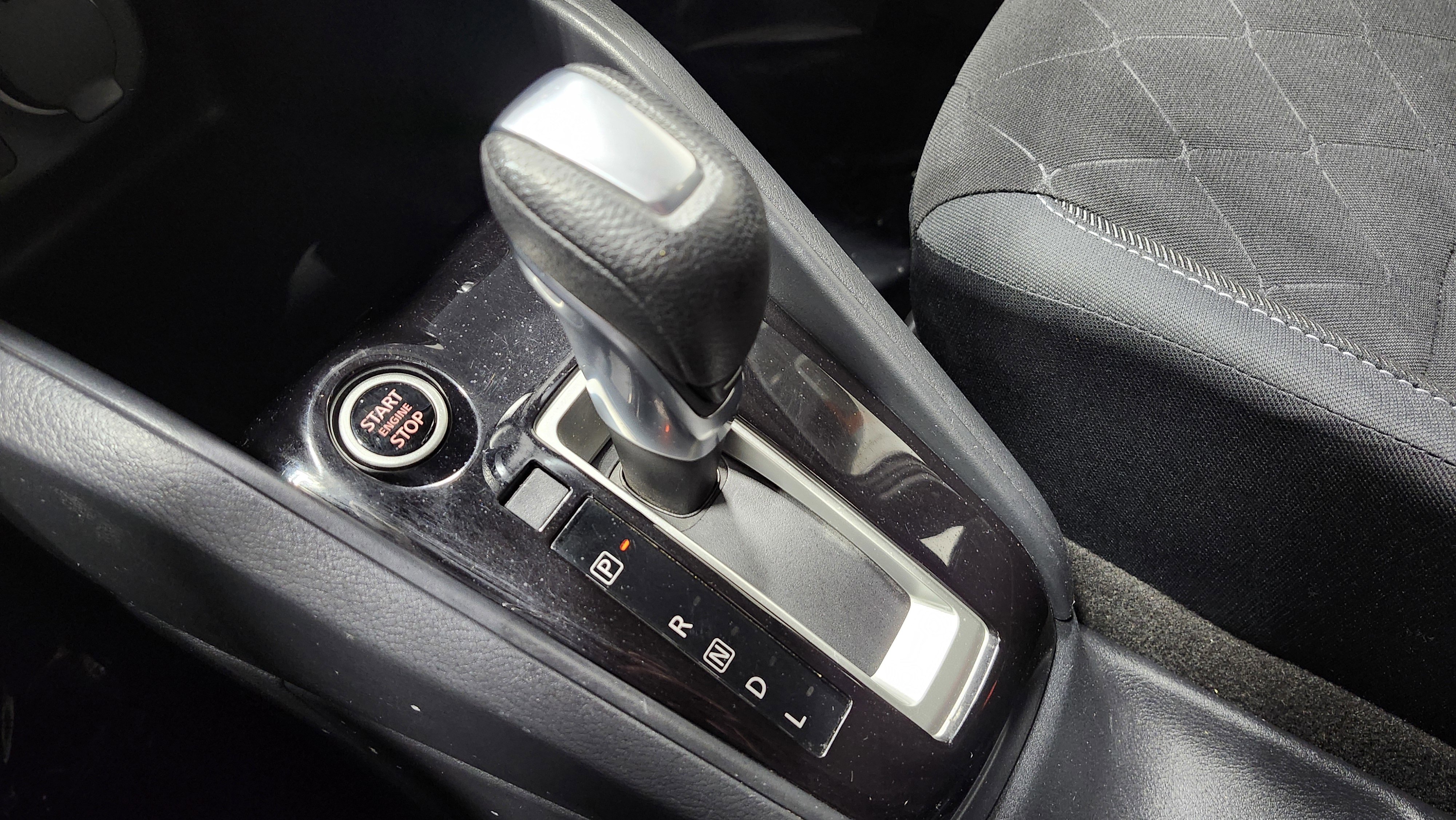 Used 2020 Nissan Kicks S image 29