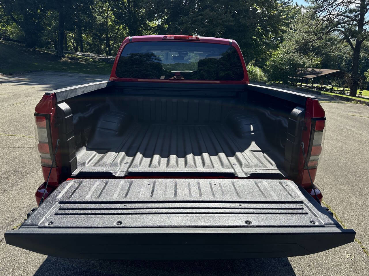 Used 2025 Nissan Frontier SV image 17