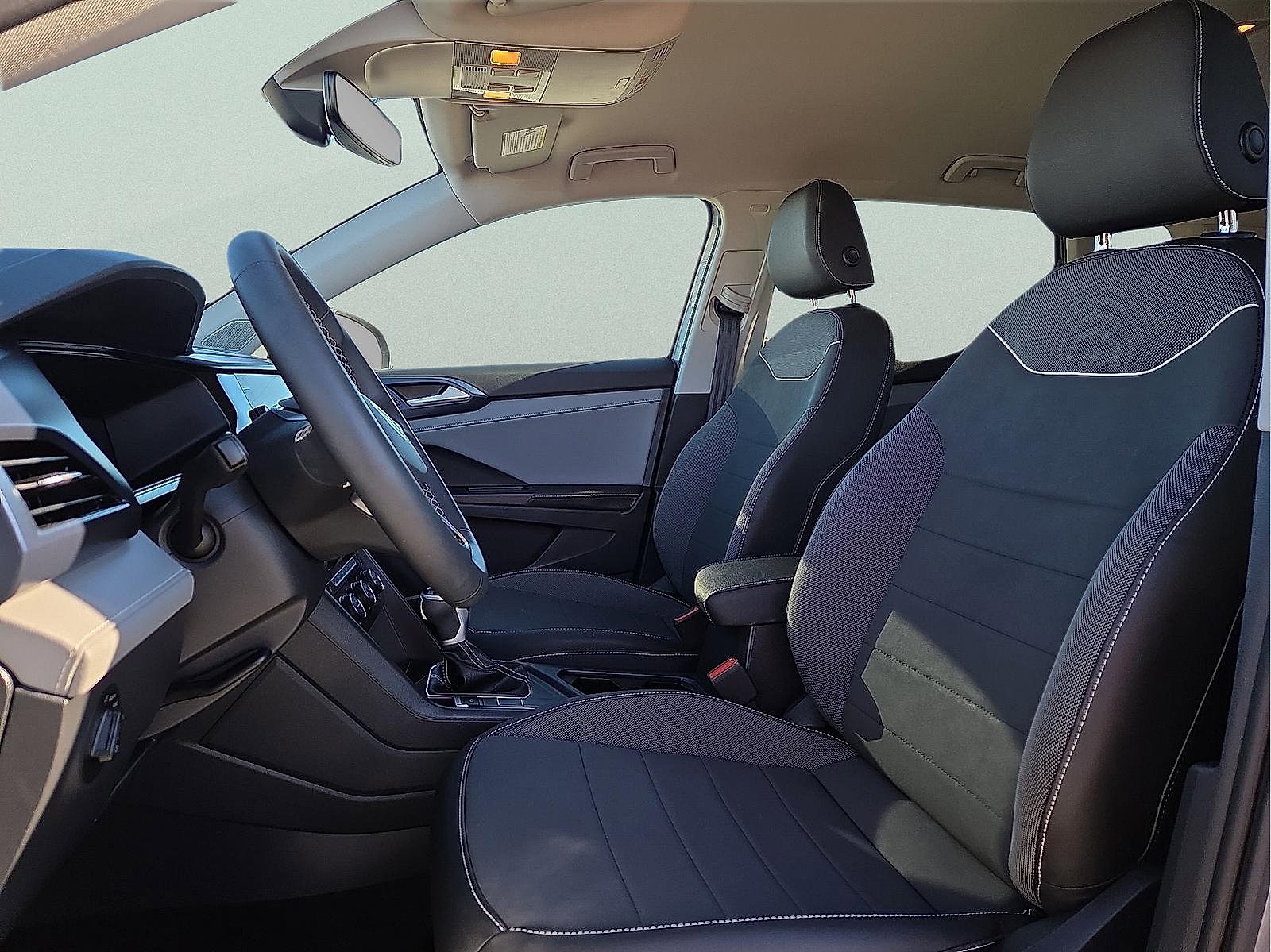 Used 2024 Volkswagen Taos SE image 14