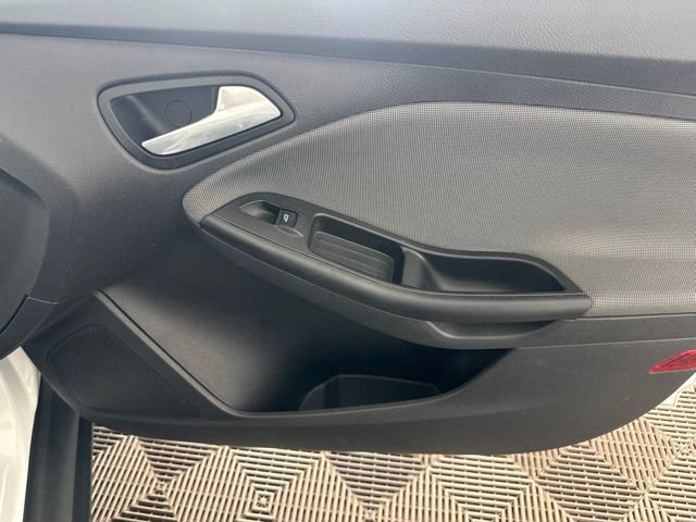 Used 2014 Ford Focus SE FWD image 19