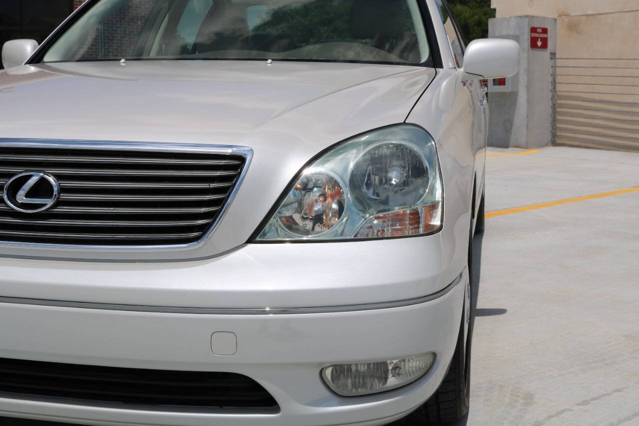 Used 2001 Lexus LS 430 RWD image 16