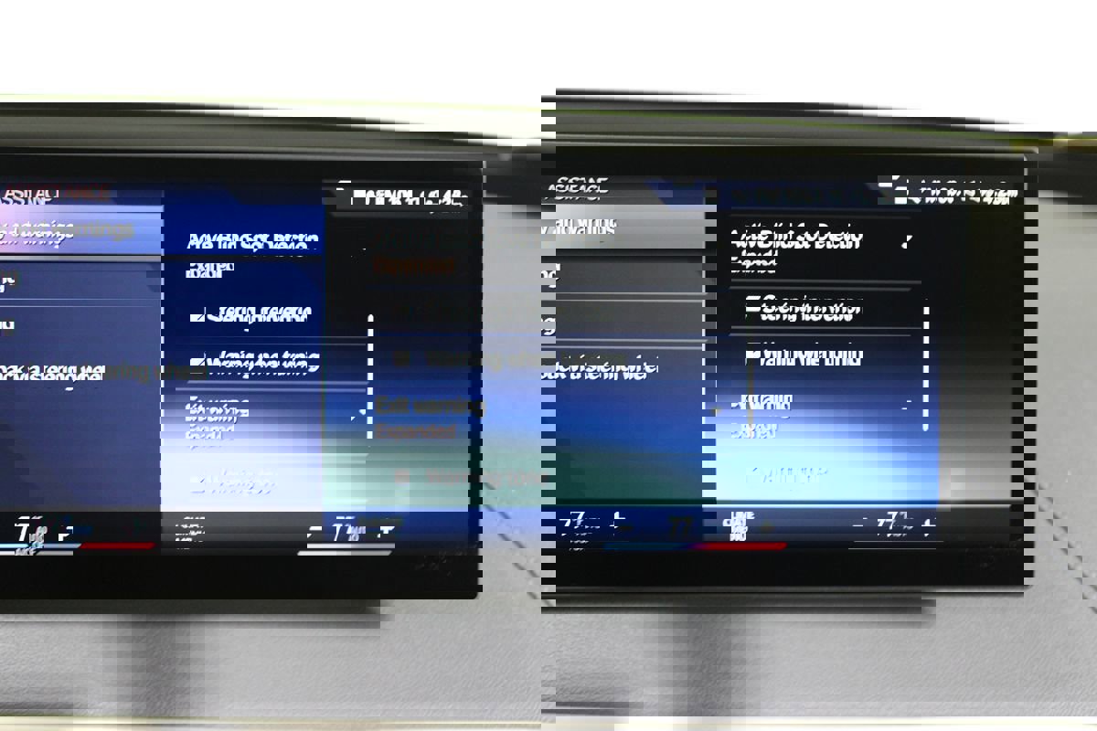 Used 2023 BMW iX xDrive50 w/ Sport Package image 18