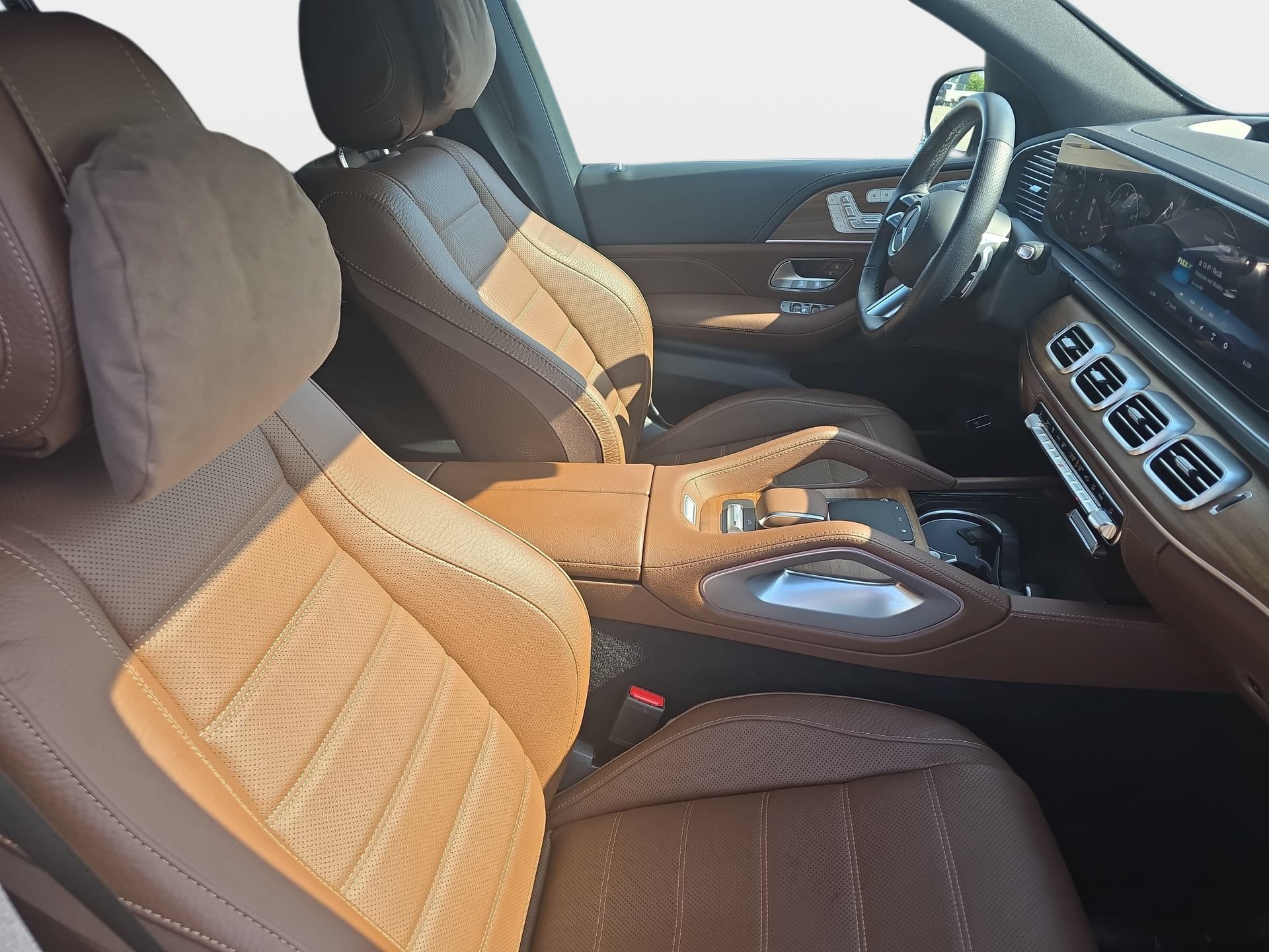 Used 2025 Mercedes-Benz GLS 580 4MATIC image 10