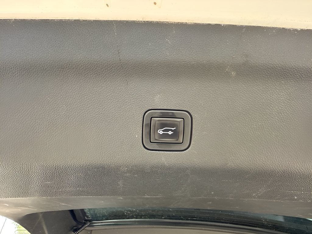 Used 2023 Chevrolet Tahoe Premier AWD/4WD image 33