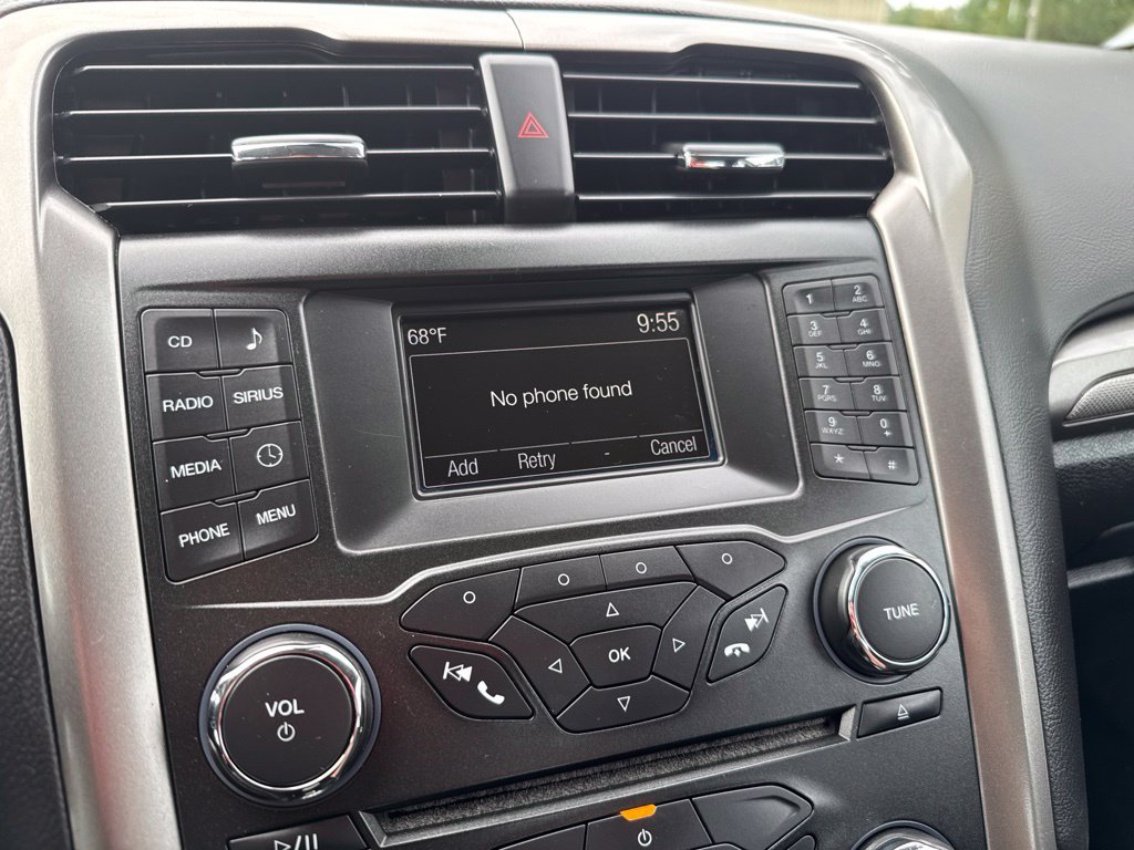 Used 2018 Ford Fusion SE FWD image 17
