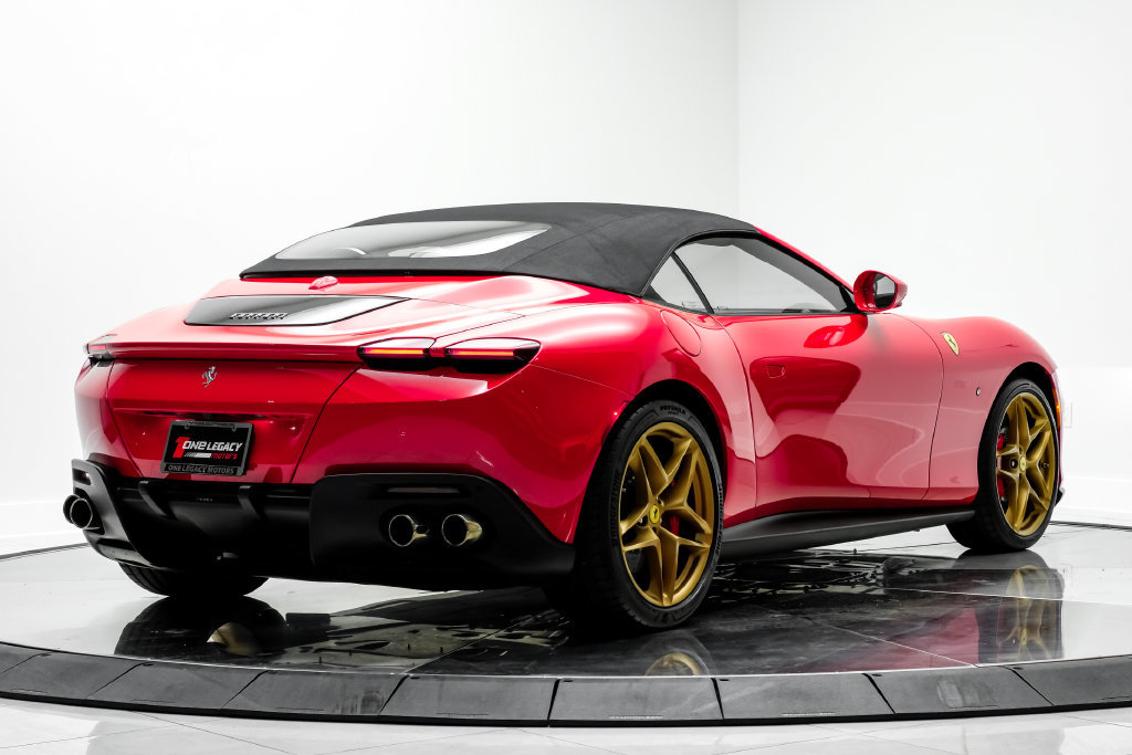 Used 2024 Ferrari Roma Spider RWD image 9