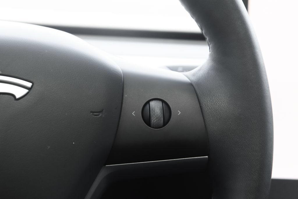 Used 2023 Tesla Model Y Long Range AWD/4WD image 21