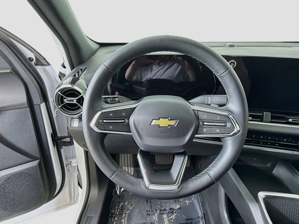 Used 2026 Chevrolet Equinox LT FWD image 32