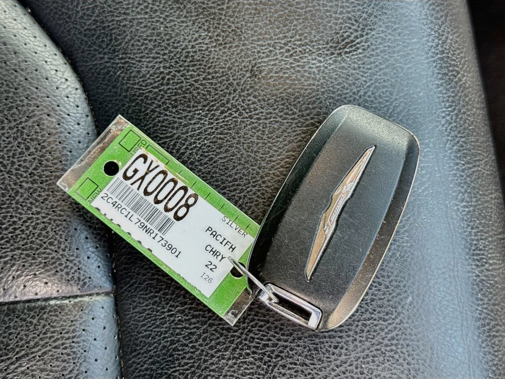 Used 2022 Chrysler Pacifica Touring-L FWD image 34