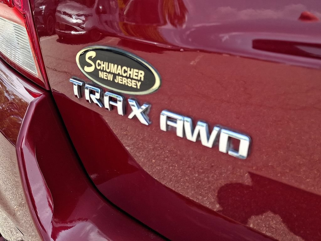Used 2018 Chevrolet Trax LT w/ LT Convenience Package AWD/4WD image 29