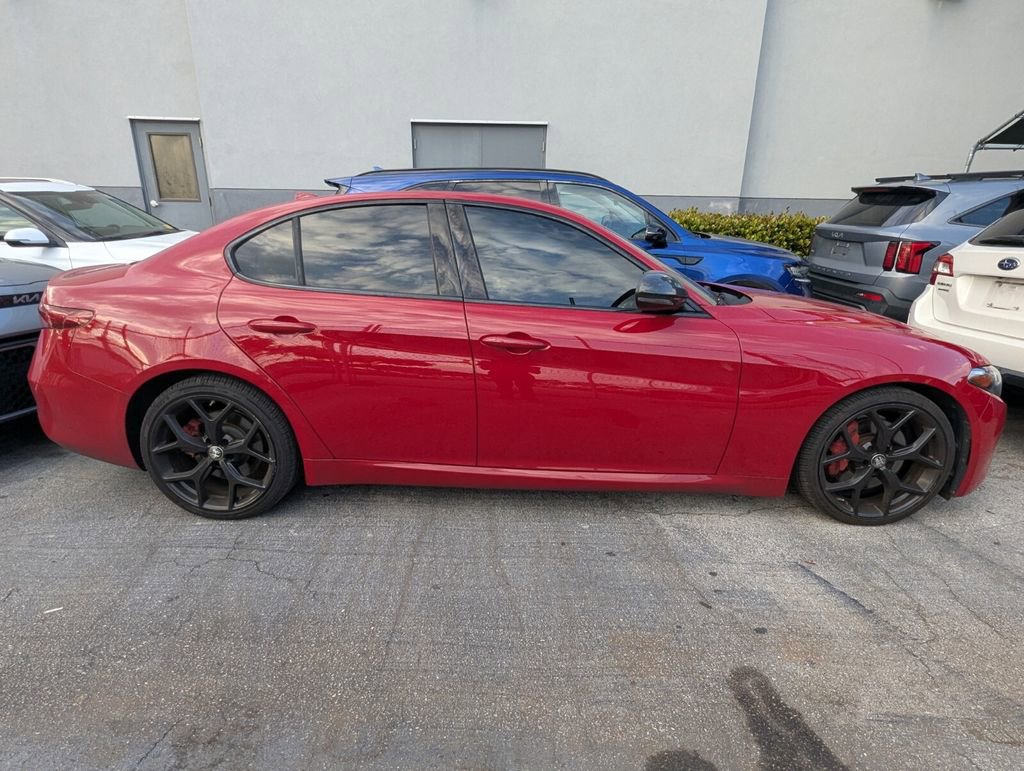 Used 2019 Alfa Romeo Giulia w/ Nero Edizione RWD image 3