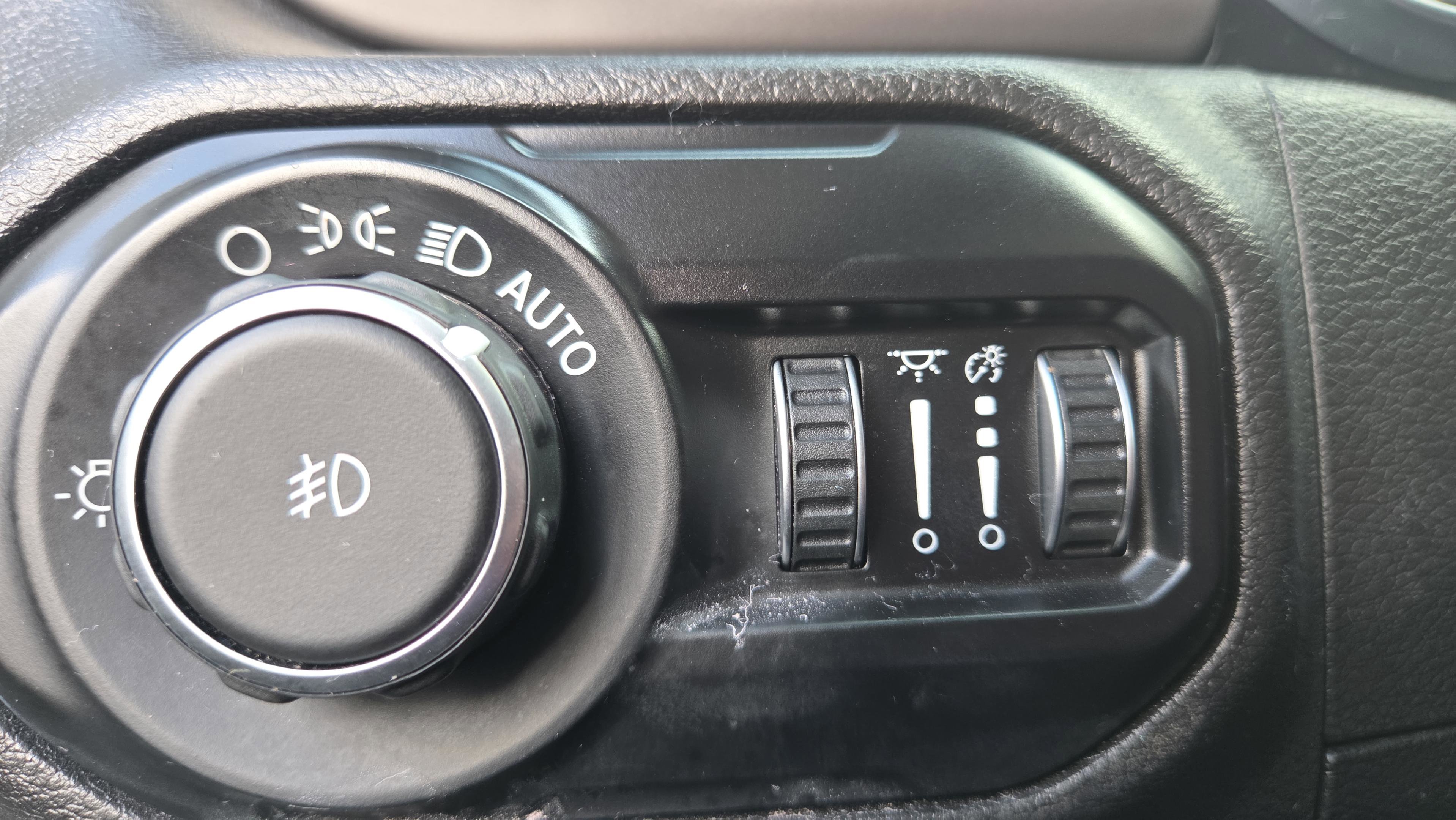 Used 2020 Jeep Wrangler Sport image 38