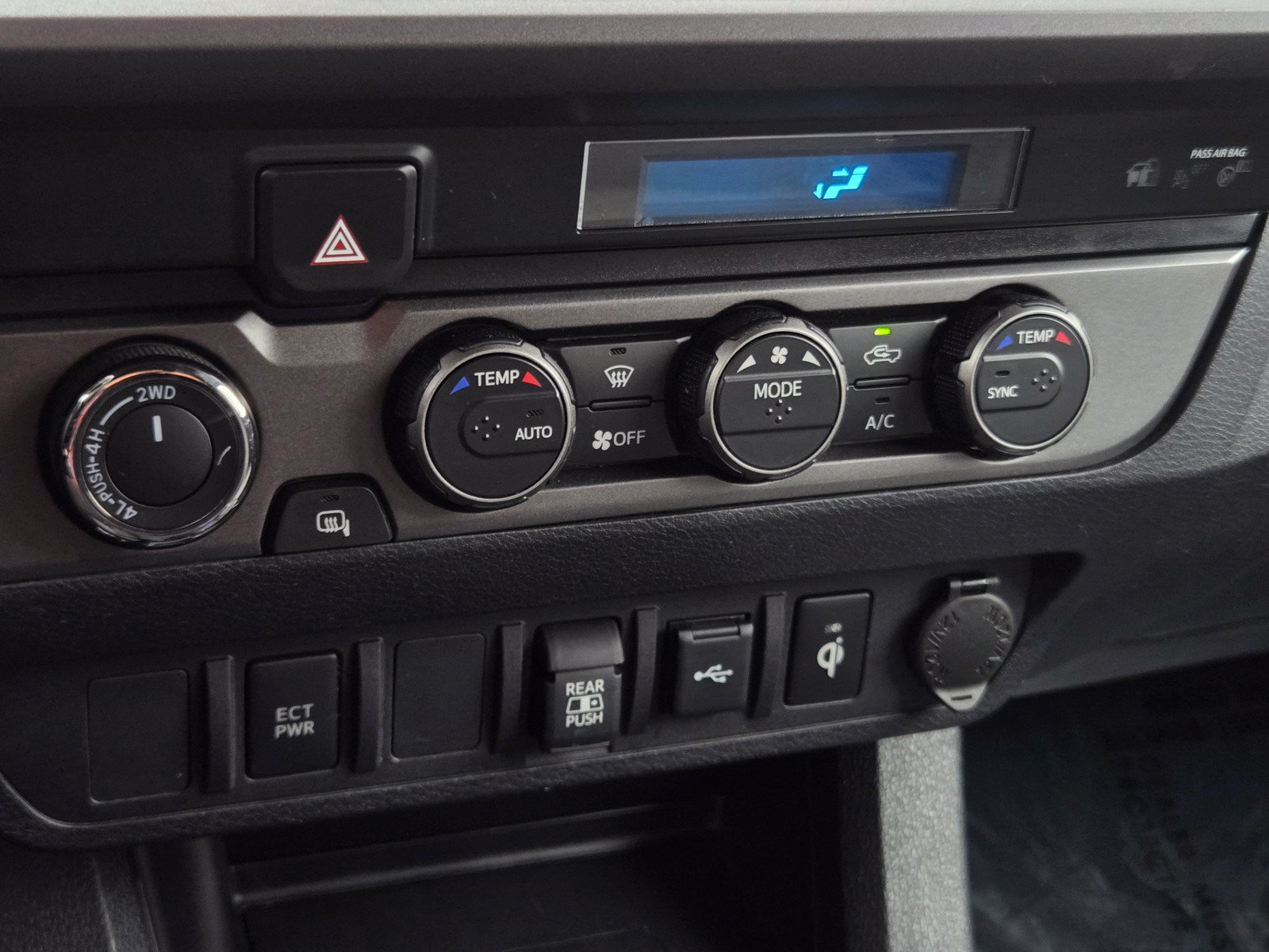 Certified 2023 Toyota Tacoma TRD Off-Road AWD/4WD image 17