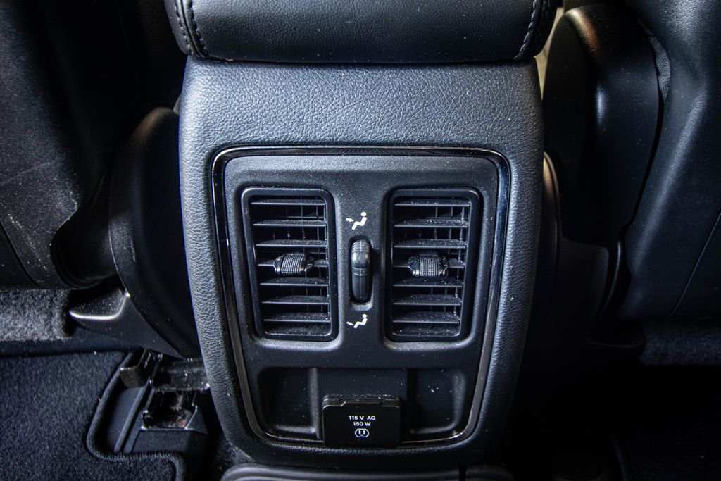 Used 2020 Jeep Grand Cherokee Laredo w/ Security & Convenience Group image 27