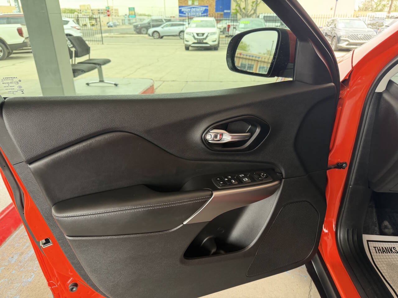 Used 2021 Jeep Cherokee Latitude FWD image 10