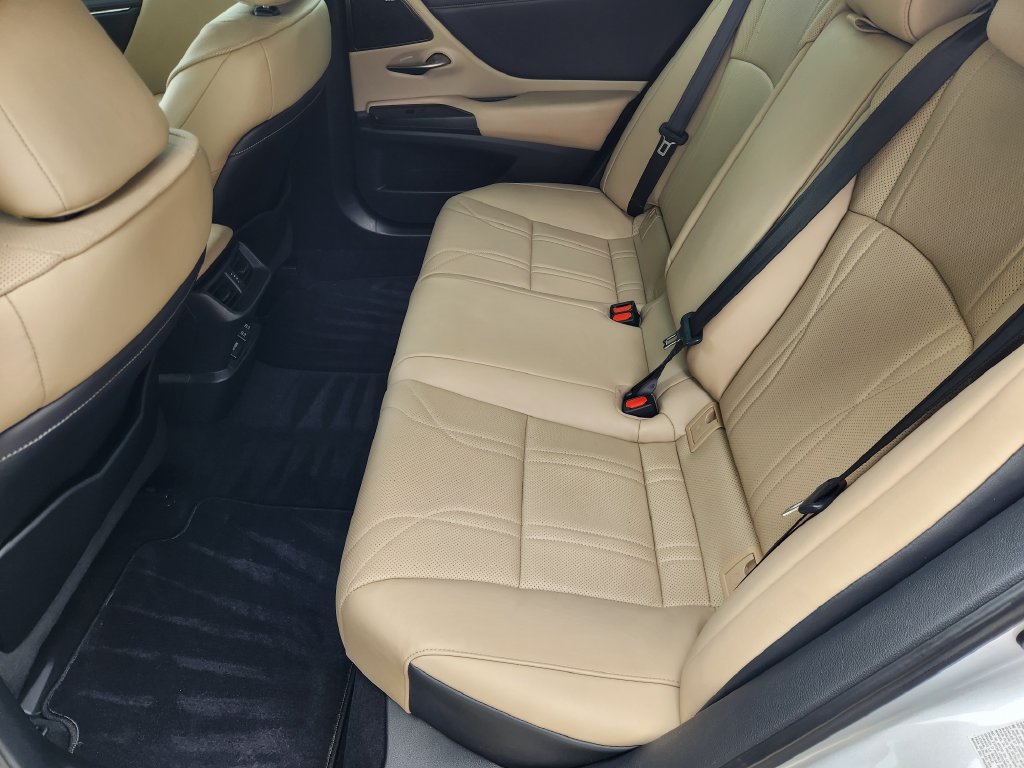 Used 2019 Lexus ES 350 Ultra Luxury w/ Accessory Package 2 FWD image 30