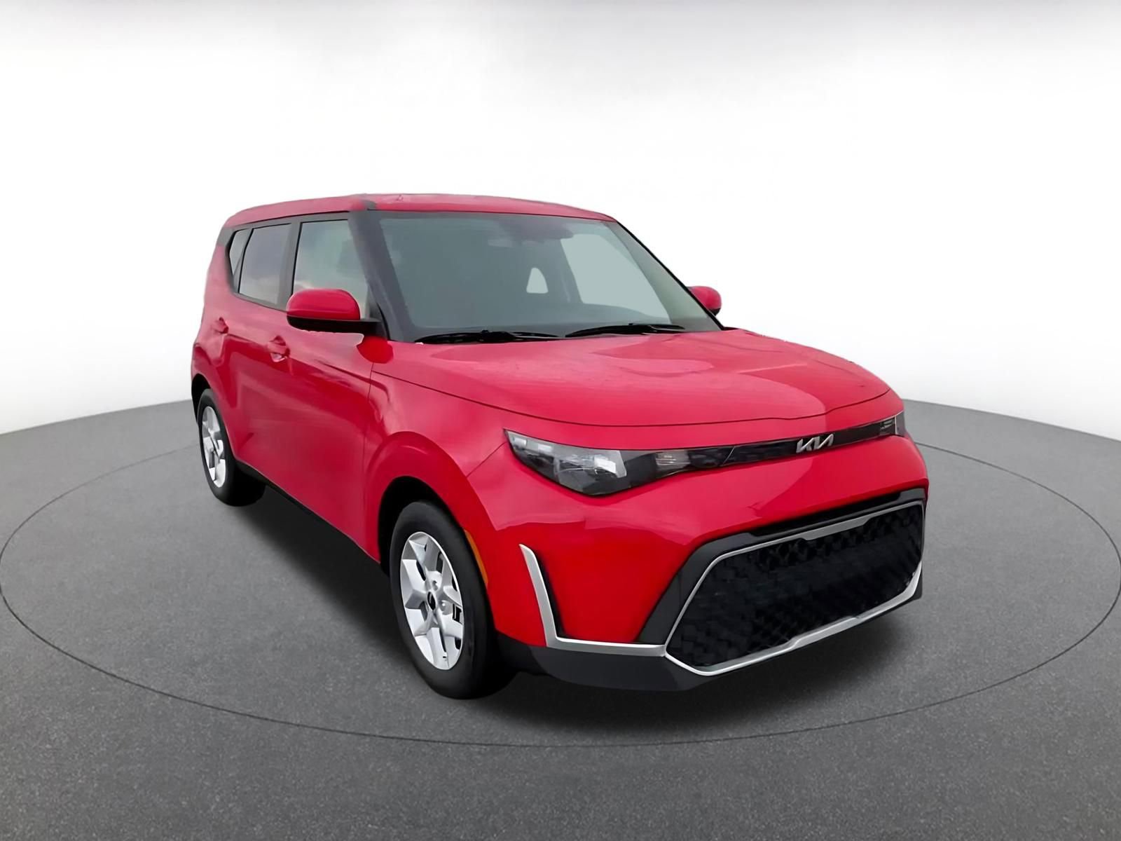 Used 2025 Kia Soul LX w/ LX Technology Package FWD image 3