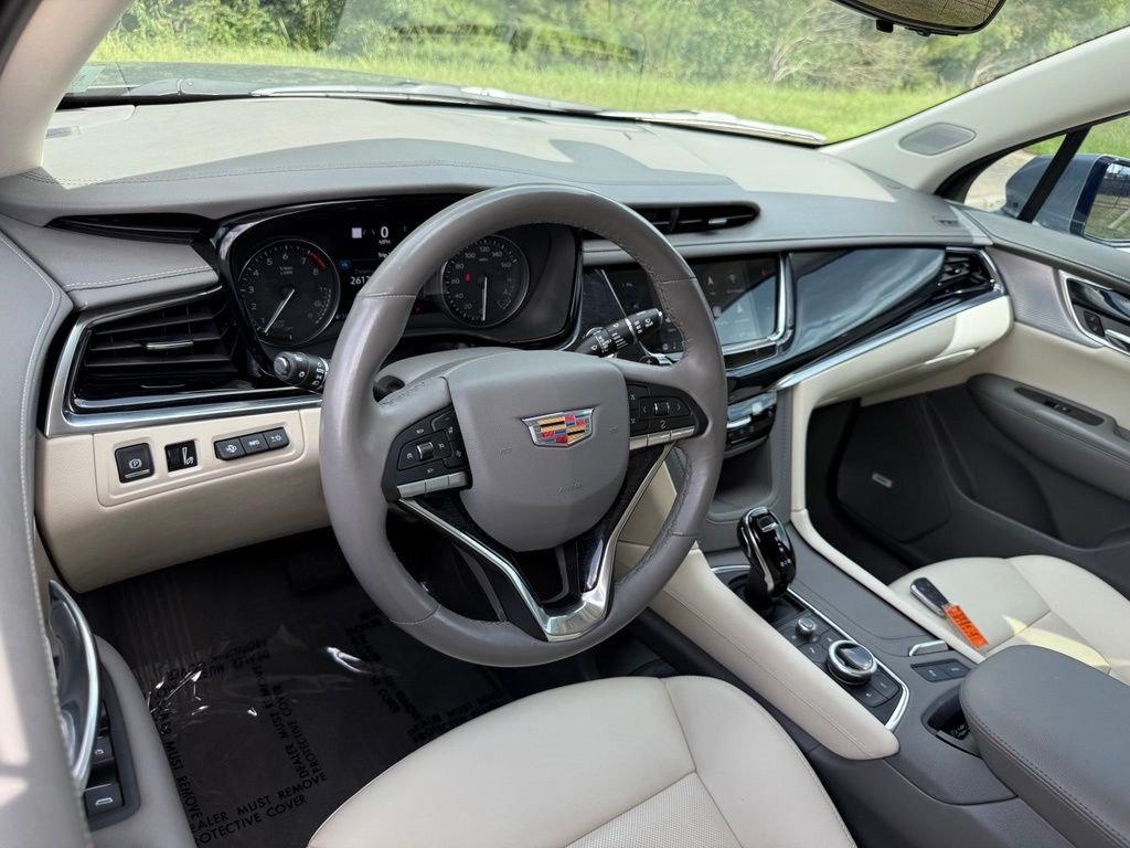 Certified 2024 Cadillac XT6 Premium Luxury w/ Technology Package FWD image 4