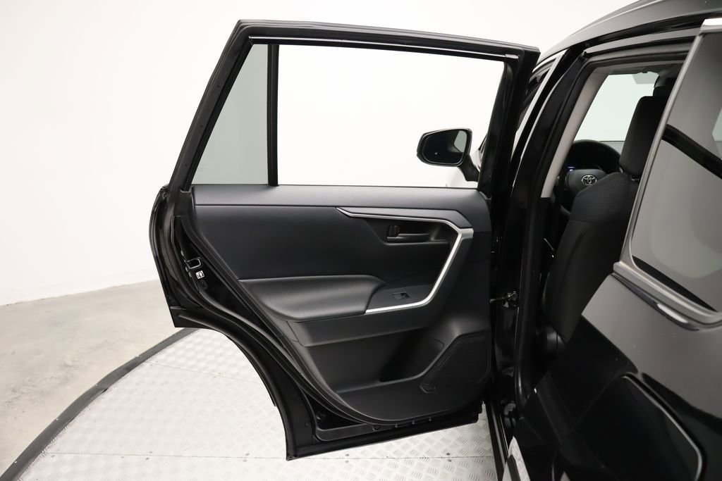 Certified 2019 Toyota RAV4 LE image 21