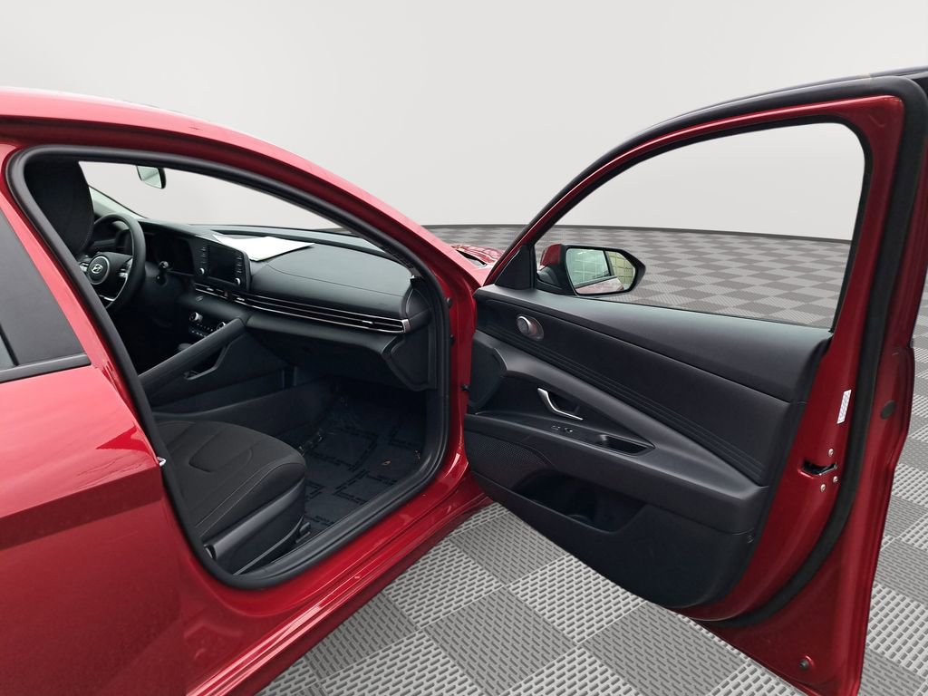 Used 2023 Hyundai Elantra Blue image 17